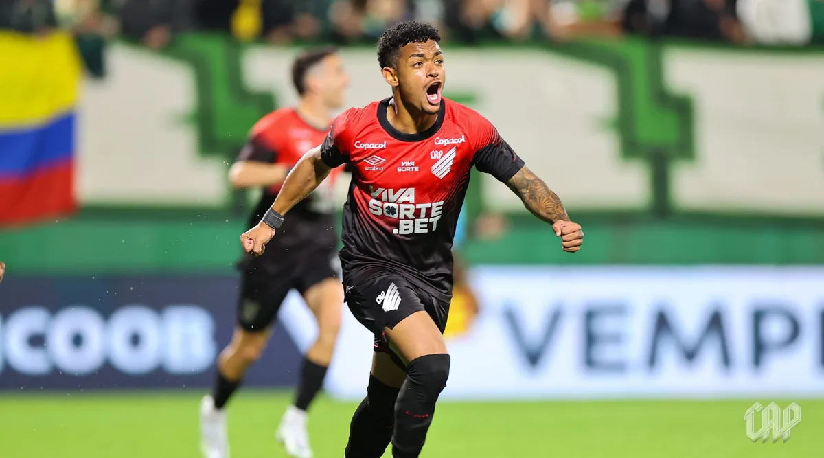 Jogador do Athletico-PR é condenado a 13 anos de prisão por estupro
