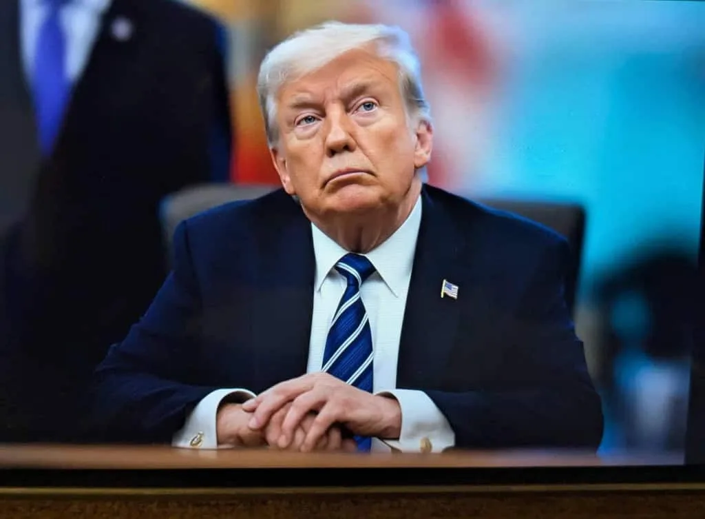Governo Trump trava pedidos de green card patrocinados por big techs