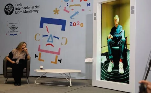 El holograma de Le Clézio aparece en la FIL Monterrey para hablar sobre Rulfo y Sor Juana
