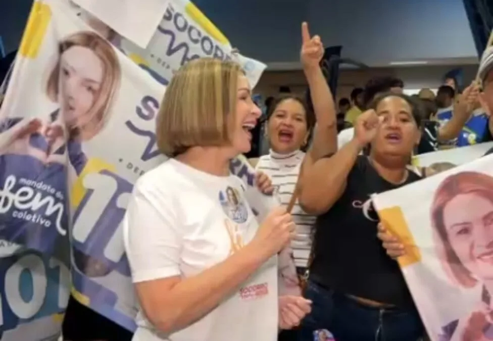 “É ela de novo”: Socorro Neri canta jingle com apoiadores durante encontro no Sesi
