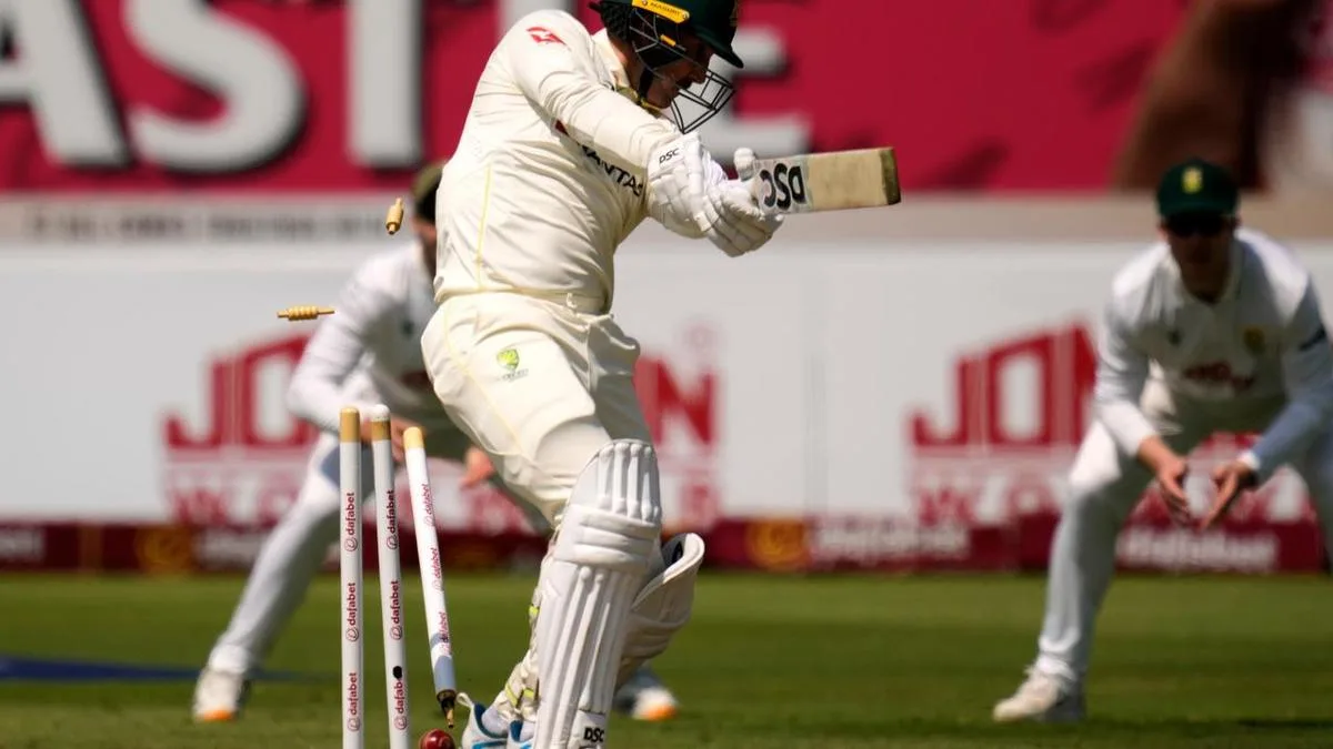 Maddinson returns as Australia bat first in Durban