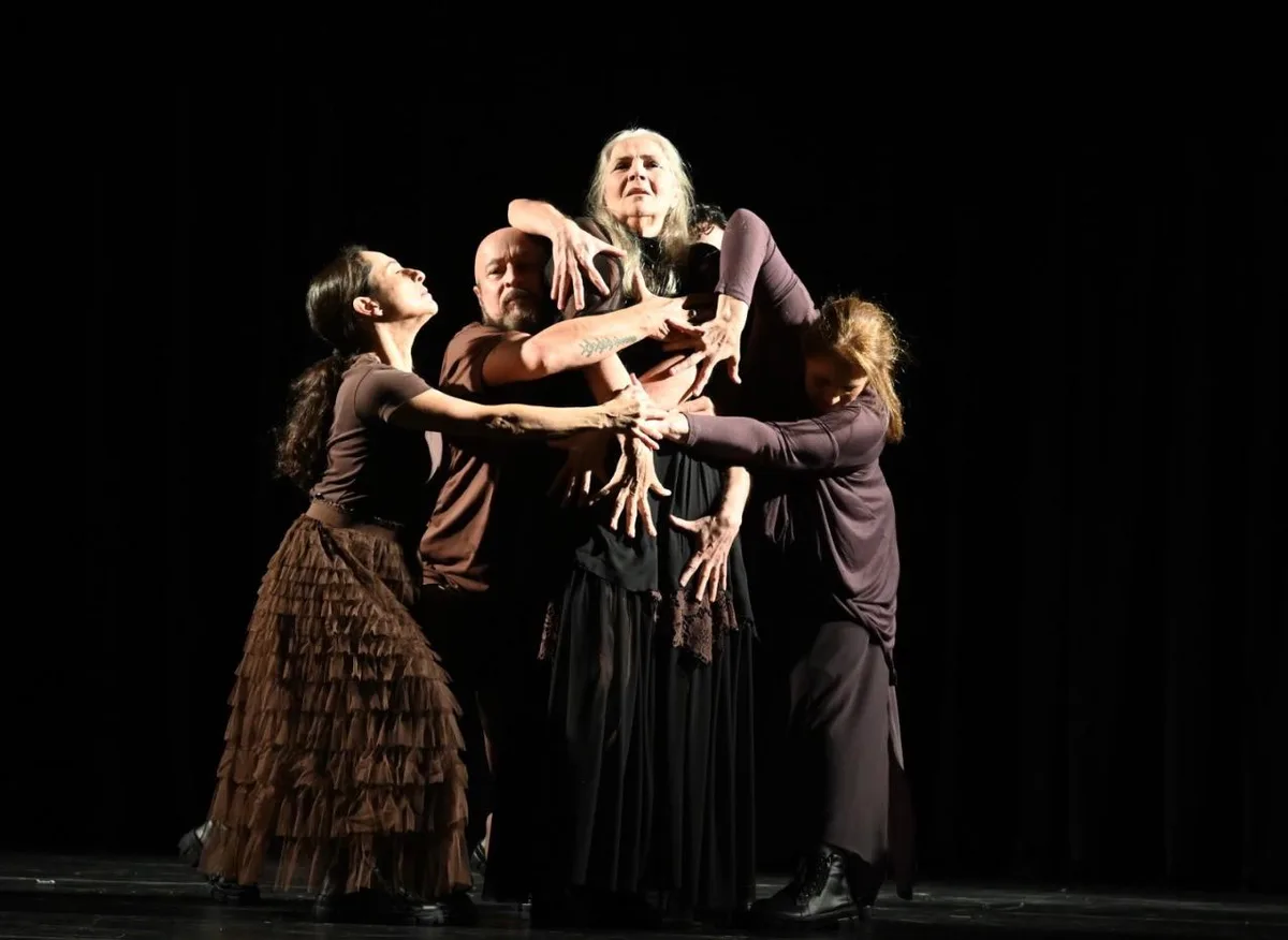 Bailarinos que ajudaram a construir a dança no ES se reencontram após 40 anos