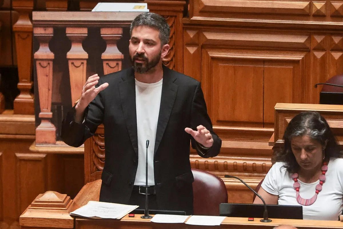 Fabian Figueiredo substituído temporiamente como deputado do Bloco de Esquerda