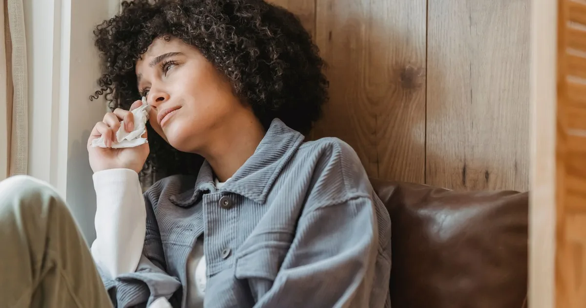 Los expertos en psicología coinciden: las personas que lloran al enfrentar situaciones difíciles tienen dificultades para gestionar emociones intensas