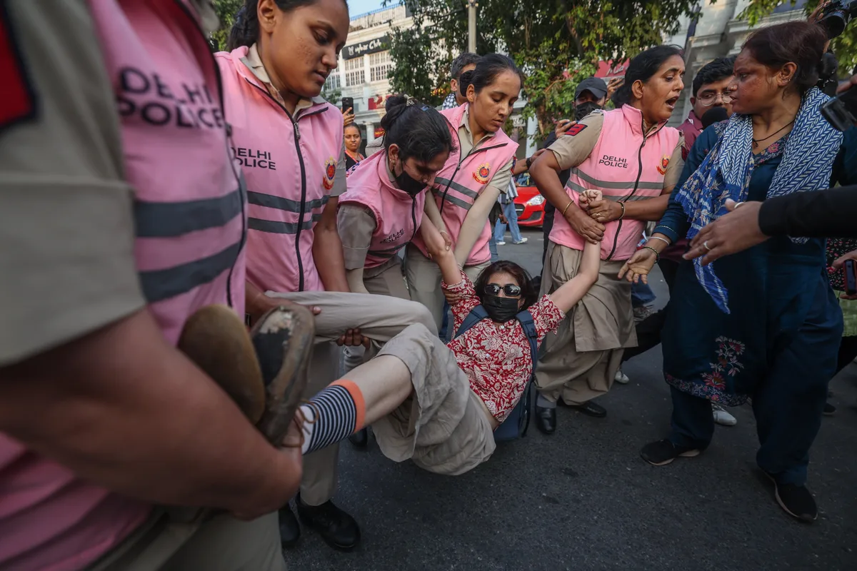 Una protesta del movimiento de las “cucarachas” en India acaba con un millar de detenidos en Nueva Delhi