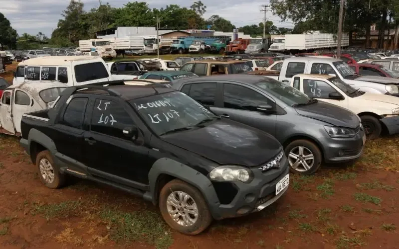 Detran marca leilão de 56 toneladas de sucata de veículos em Rio Branco