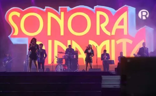 Suspenden por casi una hora el Festival Arre debido a las fuertes lluvias; la Sonora Dinamita reanuda actividades