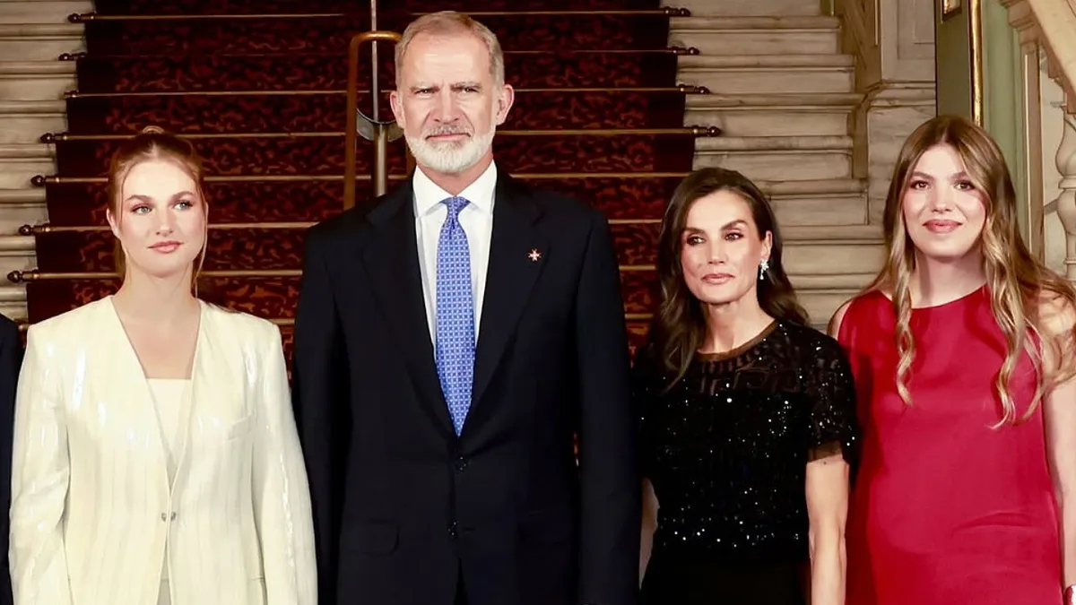 Novo escândalo abala reis de Espanha. Rainha Letizia terá sido vista sozinha com outro homem num iate