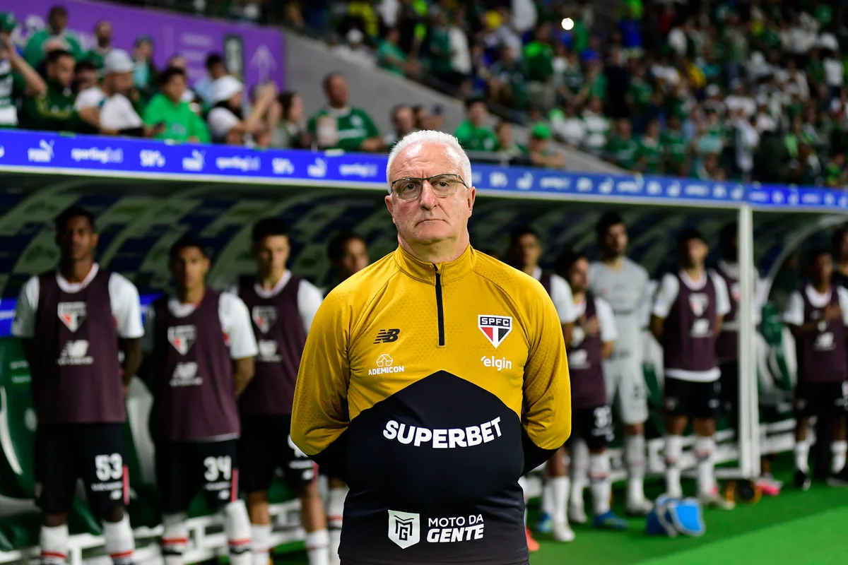 Dorival assume responsabilidade por derrota do São Paulo e diz: "De igual para igual até expulsão"