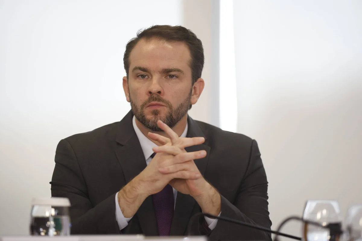 Juros do cartão de crédito e escala 6x1 serão foco do próximo governo, diz Durigan