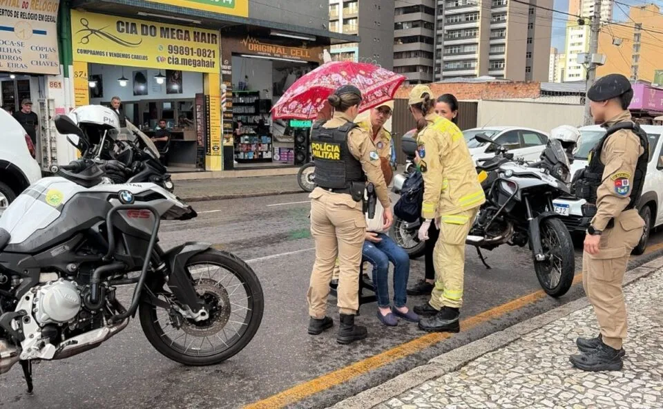 Mulher é atropelada por carro ao lado do Terminal Guadalupe, fica ferida e vai parar no hospital