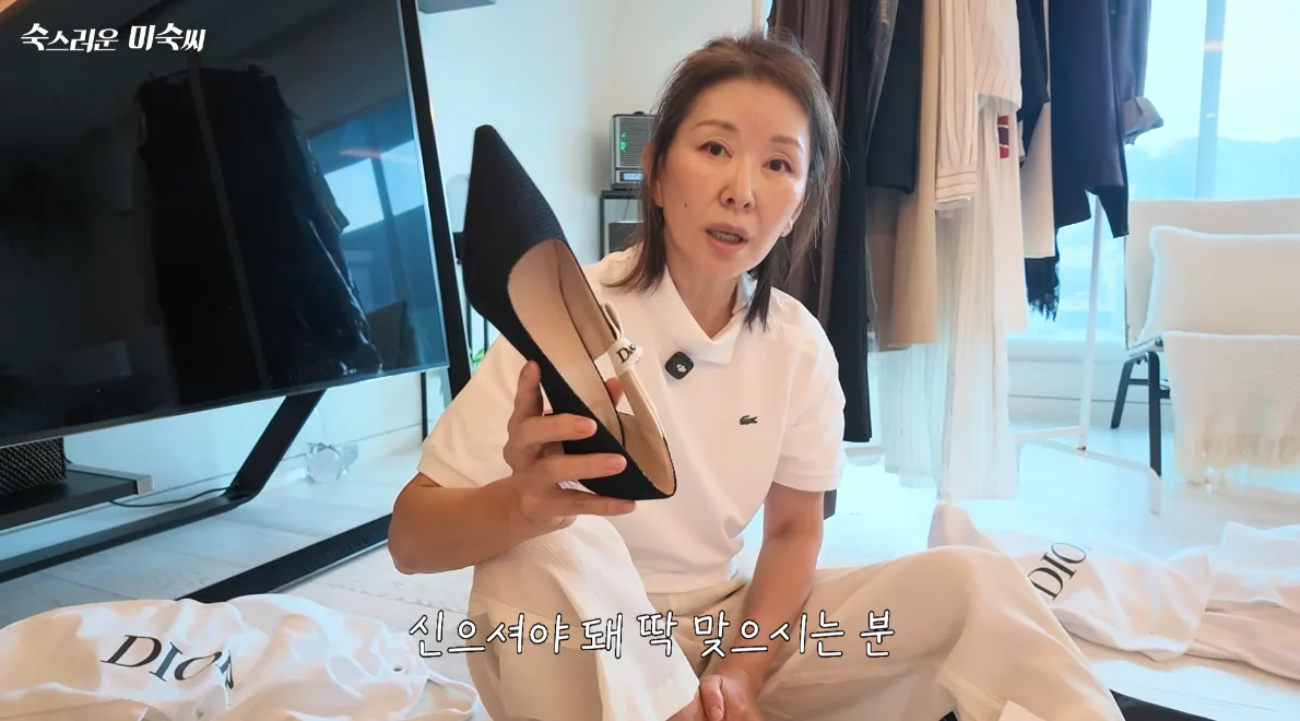 이미숙, H사·L사 명품 신발 ‘통 큰 나눔’…“한 번도 안 신어, 다 드려” [SD톡톡]