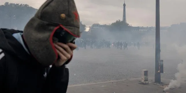 Gaz lacrymogène, grenades, LBD : les armes de force intermédiaire, un arsenal de maintien de l’ordre qui n’a cessé de s’enrichir et de faire débat