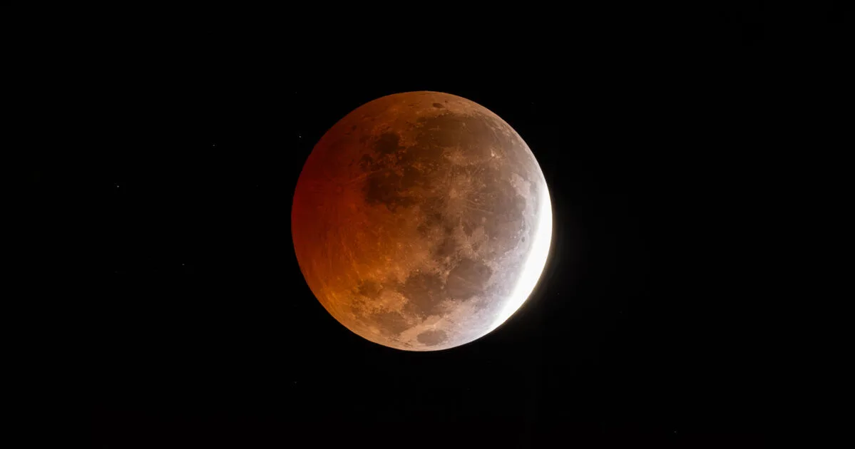Eclipse lunar: veja imagens registradas com telescópio por professor em Apucarana