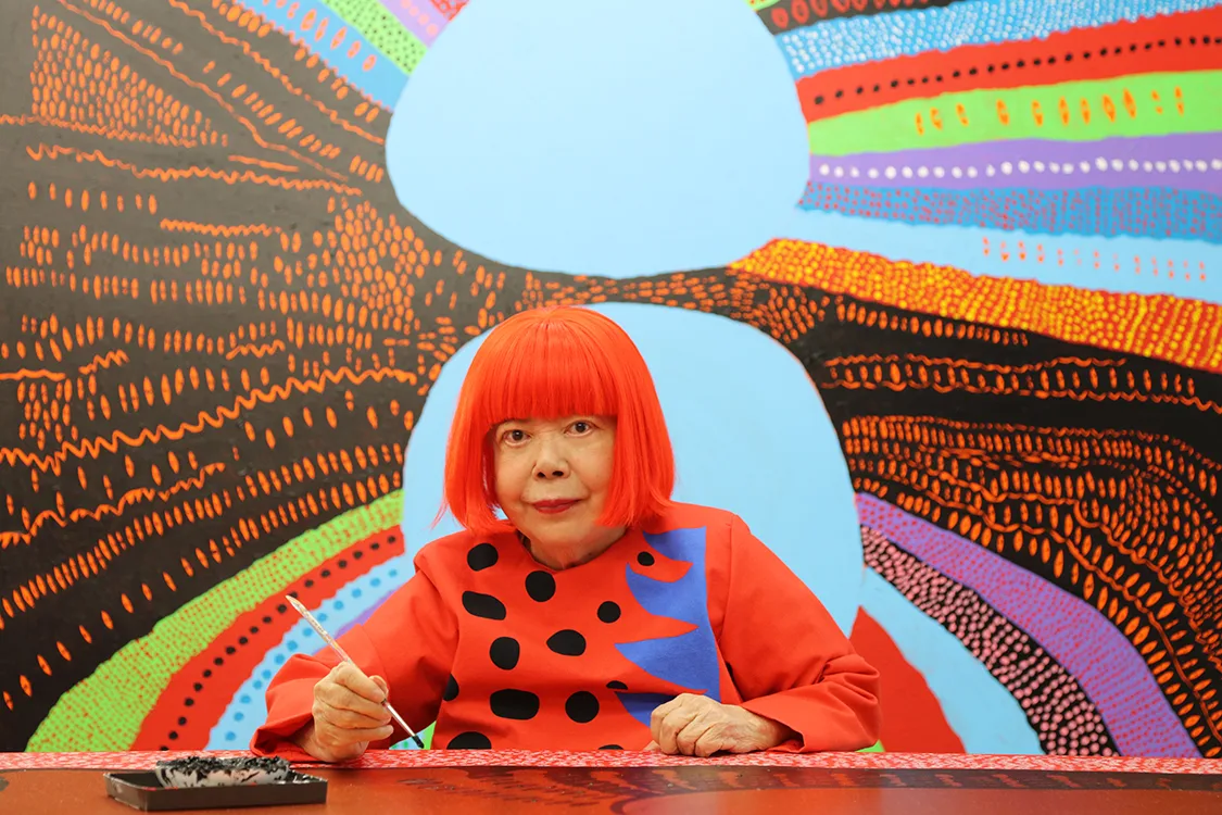 Como infância marcada por alucinações moldou a obsessão de Yayoi Kusama por padrões e bolinhas