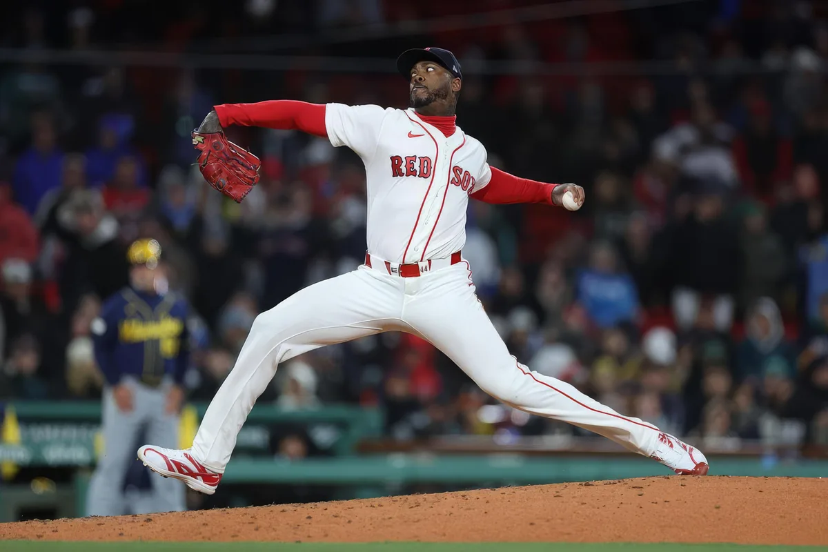 Aroldis Chapman hace historia con los Red Sox y se acerca a los 400 salvamentos