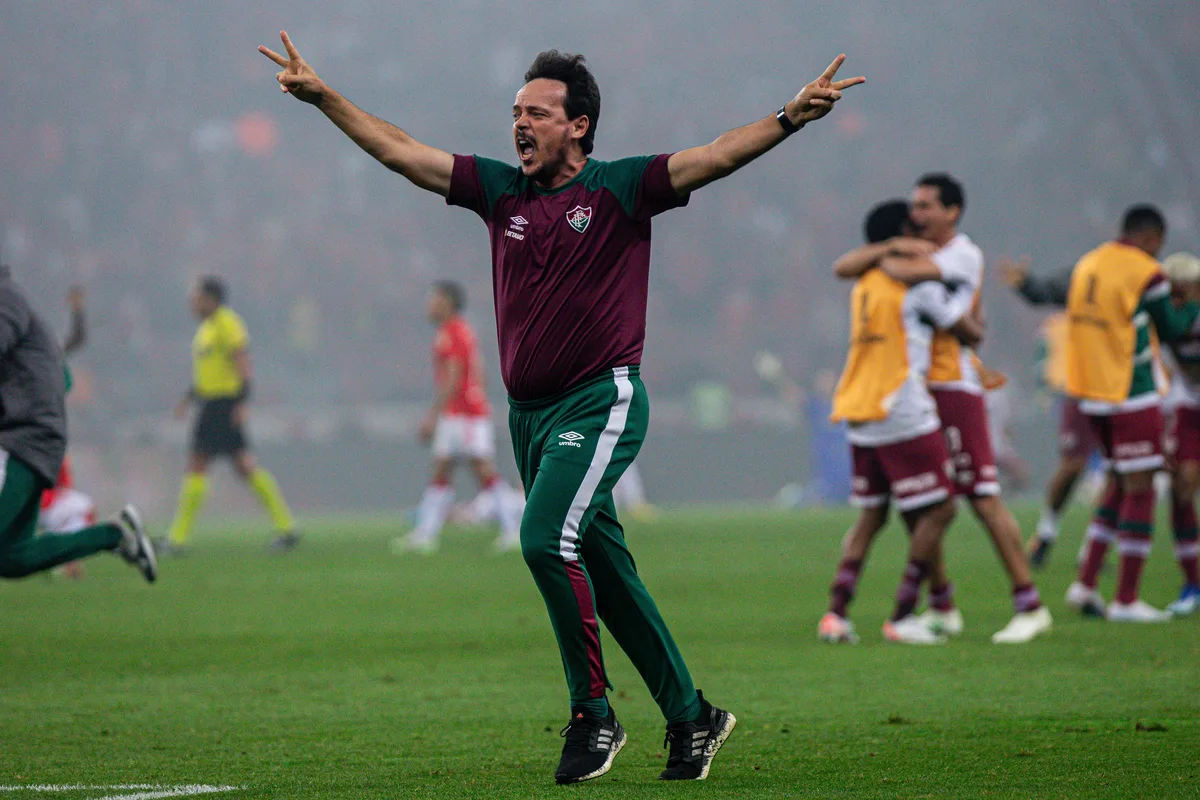 Fluminense reencontra Fernando Diniz após dez duelos desde a saída do técnico; retrospecto