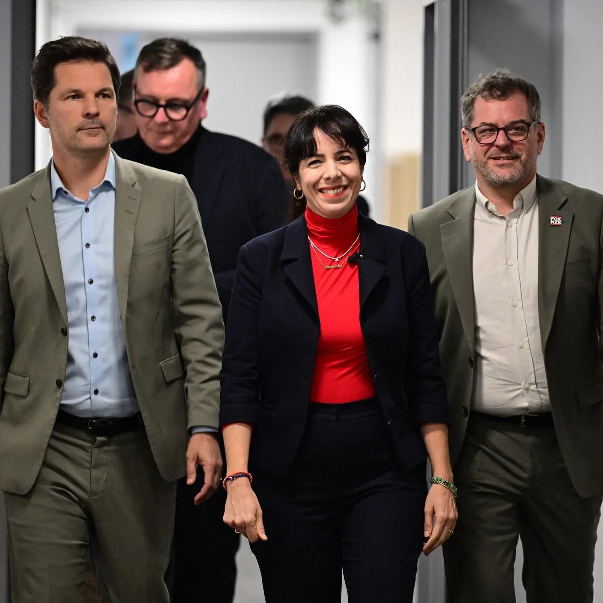 Regierungsbildung in Berlin - Grüne und SPD stimmen über Koalitionsverhandlungen ab - Kritik von 20 SPD-Abgeordneten