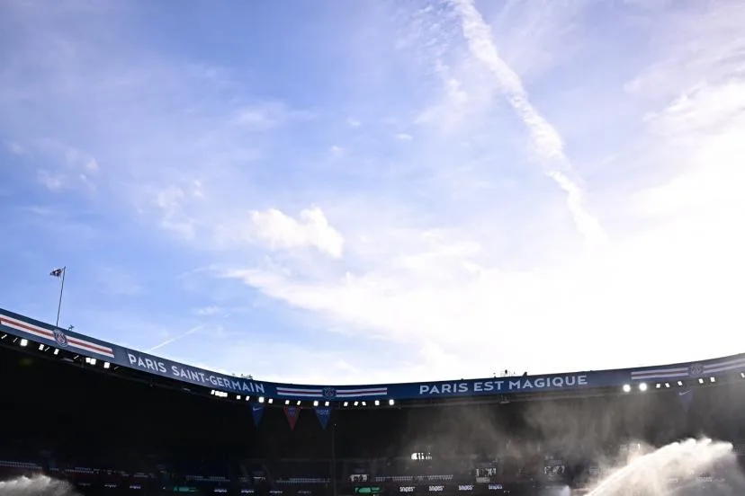 « L'état actuel de la pelouse ne permettait pas d'assurer la sécurité des joueurs » : PSG-Rennes ne se disputera pas au Parc des Princes