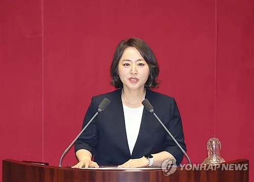 與 "'1심 유죄' 오세훈, 무죄 프레임 골몰…변명말고 사과해야"