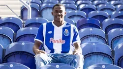 OFICIAL: FC Porto contrata médio colombiano para os sub-19
