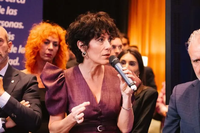 Elma Saiz rechaza los insultos a Sánchez en la Fiesta Nacional: "Cuando se insulta al presidente del Gobierno, también es una falta de respeto a nuestro país"