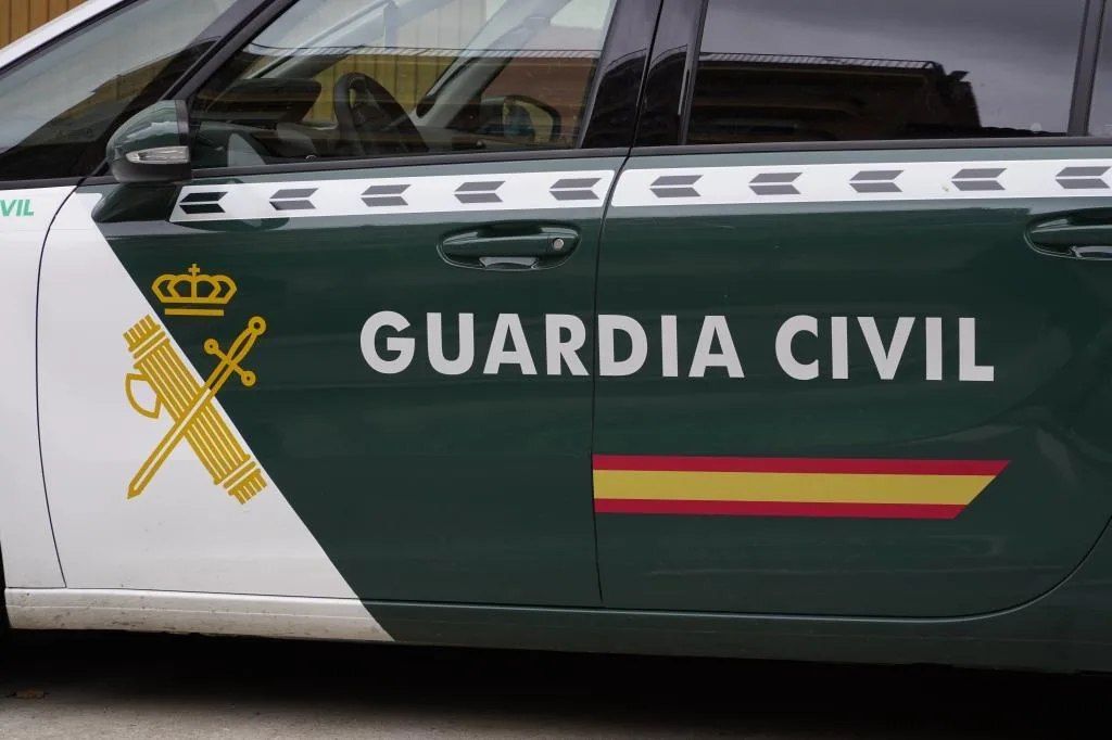 Un padre conduce 140 km hasta que la Guardia Civil le alerta de que su hijo de diez años se le ha olvidado en una gasolinera de Cáceres