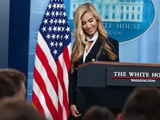 États-Unis : la nouvelle porte-parole de la Maison-Blanche reconnaît finalement n’avoir pas réussi l’examen du barreau