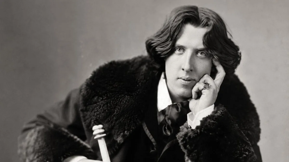 Oscar Wilde, escritor: “Un hombre puede vivir feliz con cualquier mujer, siempre y cuando no la ame”