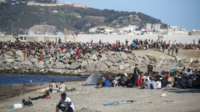Três semanas depois, milhares de migrantes continuam nas ruas de Ceuta