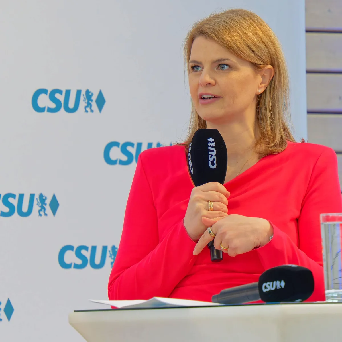 Drohende Milliardenlöcher - Pflegebevollmächtigte Staffler (CSU): "Es wird nicht passieren, dass man die Pflegekassen pleitegehen lässt"