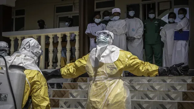 Bruxelas envia testes de diagnóstico para conter ébola na RDCongo