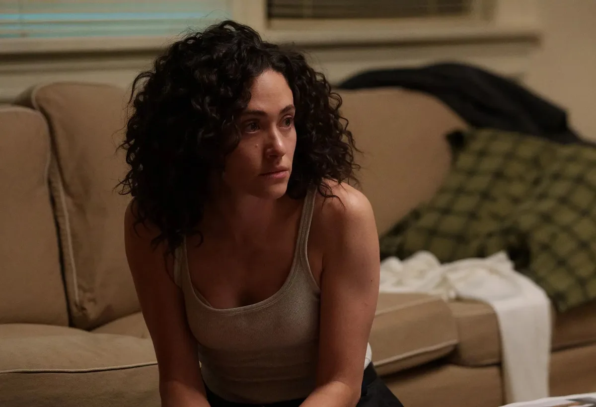 Emmy Rossum, actriz de ‘Furious’: Las mujeres intentan conseguir justicia, pero los mecanismos para ello son complicados y están viciados"