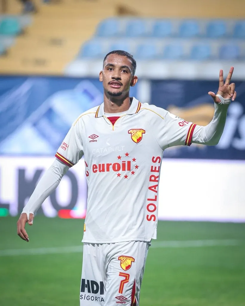 Ex-Grêmio faz primeiros gols na Turquia com hat-trick: "Sei do meu potencial"