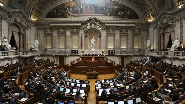 Portugal entre países europeus com mais recuos no desempenho democrático