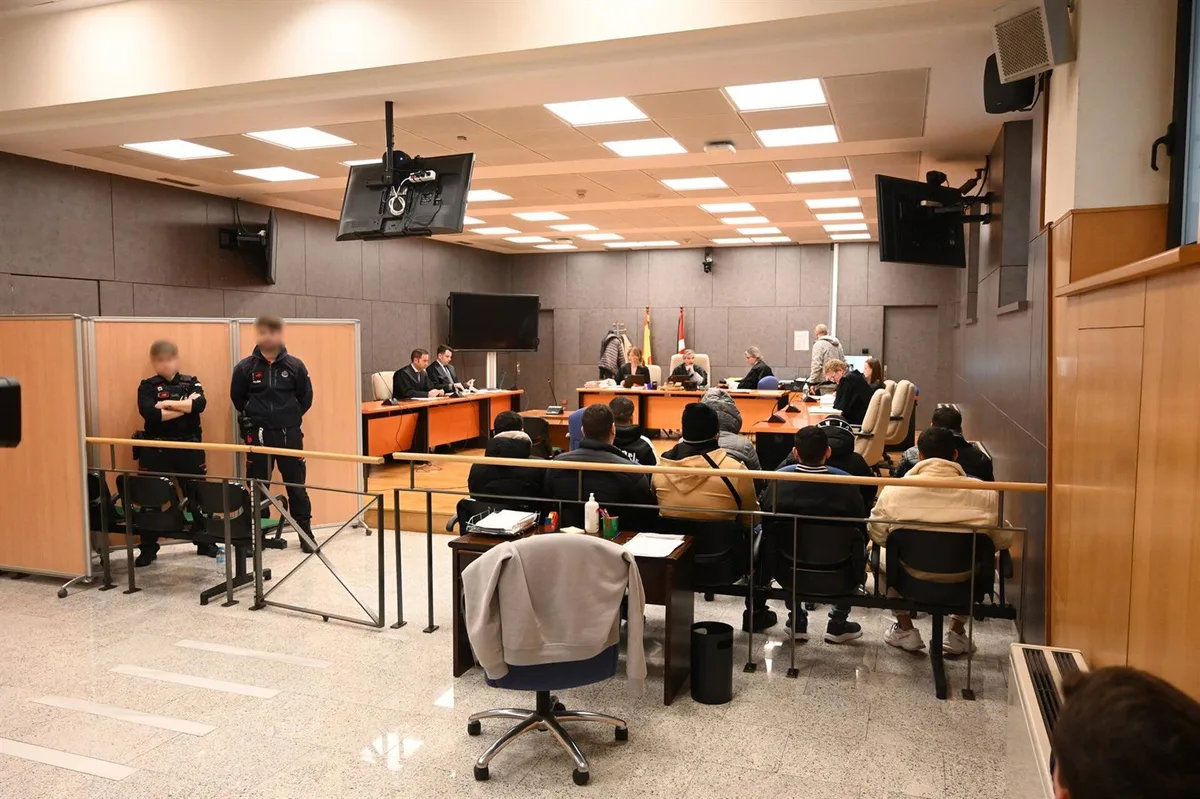 TSJPV ratifica las penas a 11 agresores de un joven por su orientación sexual en Vizcaya y eleva la indemnización