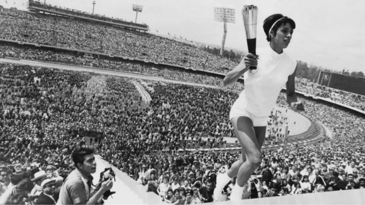 A 58 años de la inauguración de México 68: quién fue la primera mujer en encender el pebetero olímpico