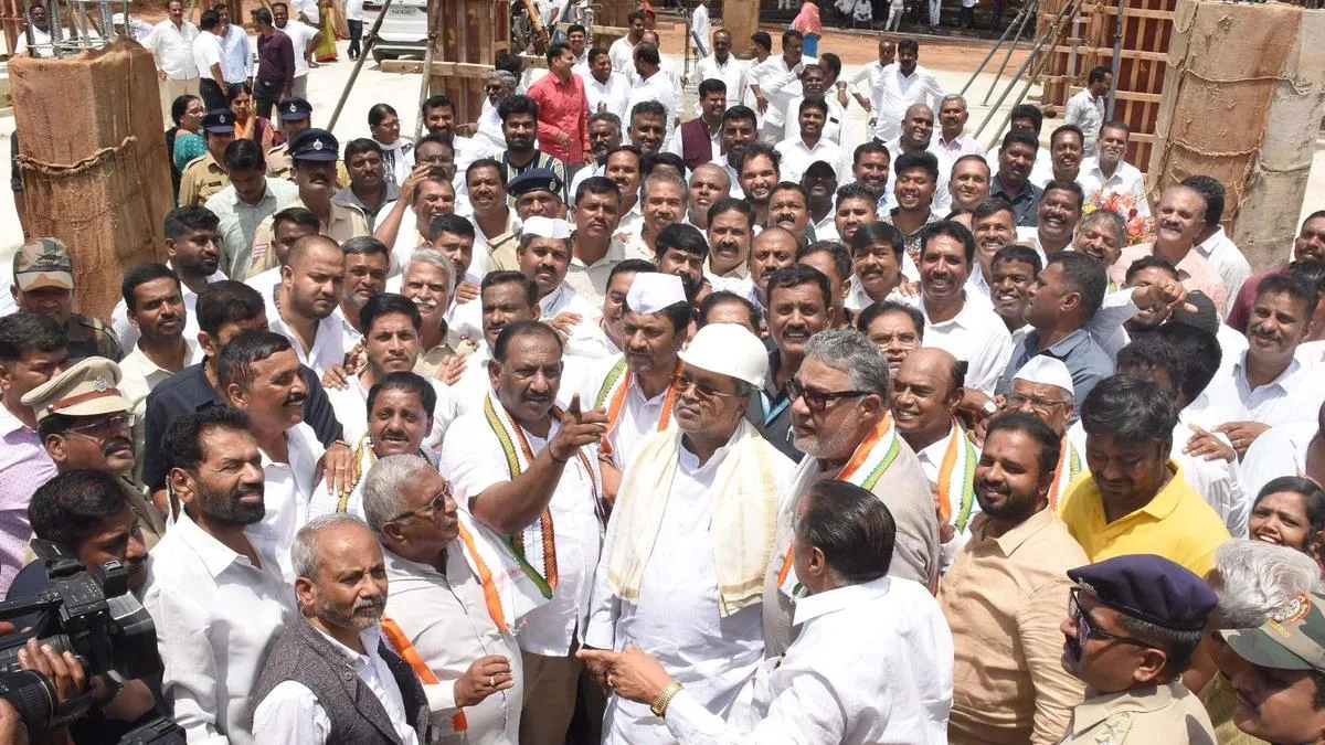 Siddaramaiah inspects construction of Congress Bhavan in Mysuru