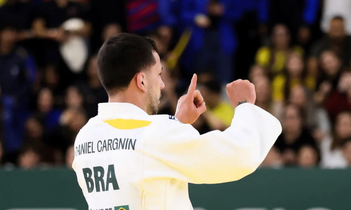 Daniel Cargnin vira luta contra russo no fim e é ouro no Grand Slam suíço