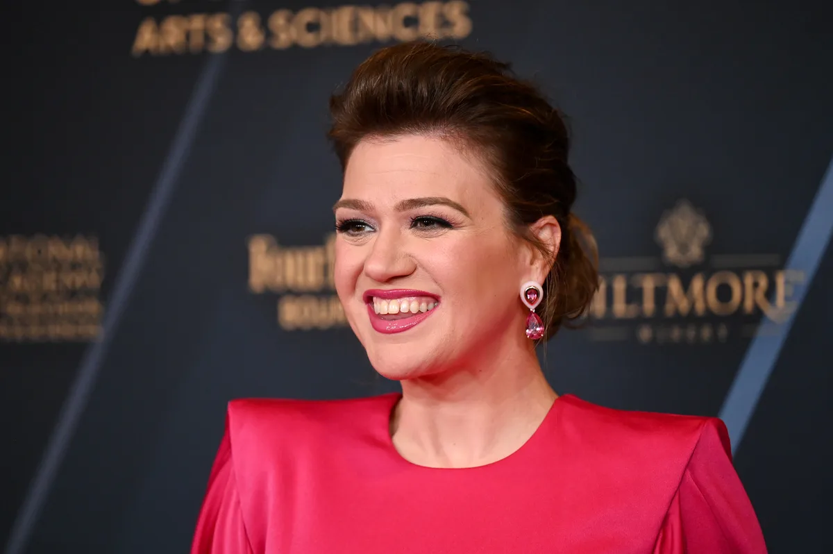 After Kelly Clarkson Slams Brooklyn Novelty Store, Shop Says the ‘One-of-a-Kind’ Singing Bird She Wanted Wasn’t Actually For Sale