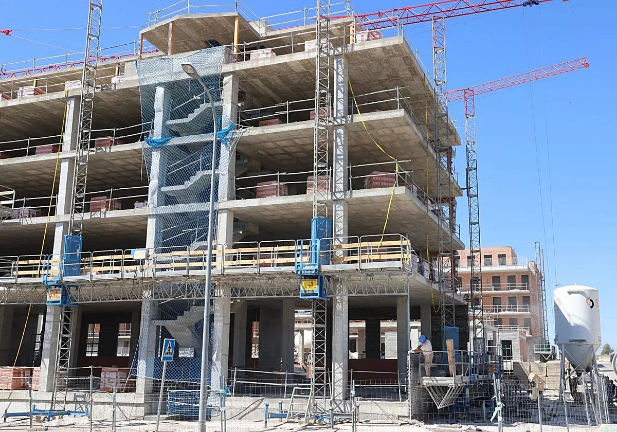 El Gobierno ofrece a las CC.AA. una mayor porción del pastel fiscal del ladrillo en su última propuesta de financiación