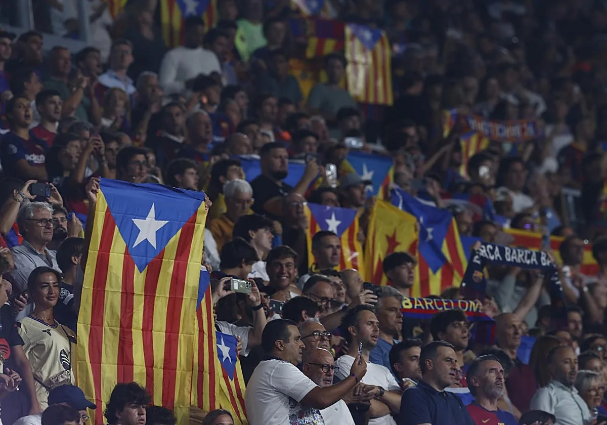 Fracaso independentista: más esteladas en los alrededores del estadio que en las gradas del Camp Nou