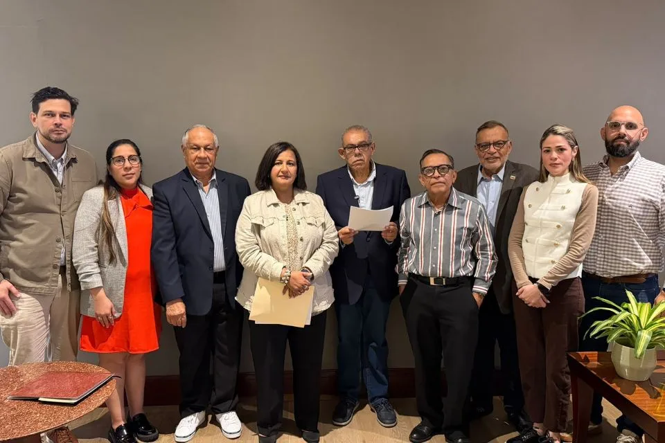 Exparlamentarios piden incluir autonomía del BCV en mesa de diálogo