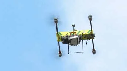Acheminer un défibrillateur, transporter des organes… Des drones pour sauver des vies