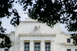 Presidente do Parlamento do Irã diz que alta de juros do Fed não podem reabrir Ormuz