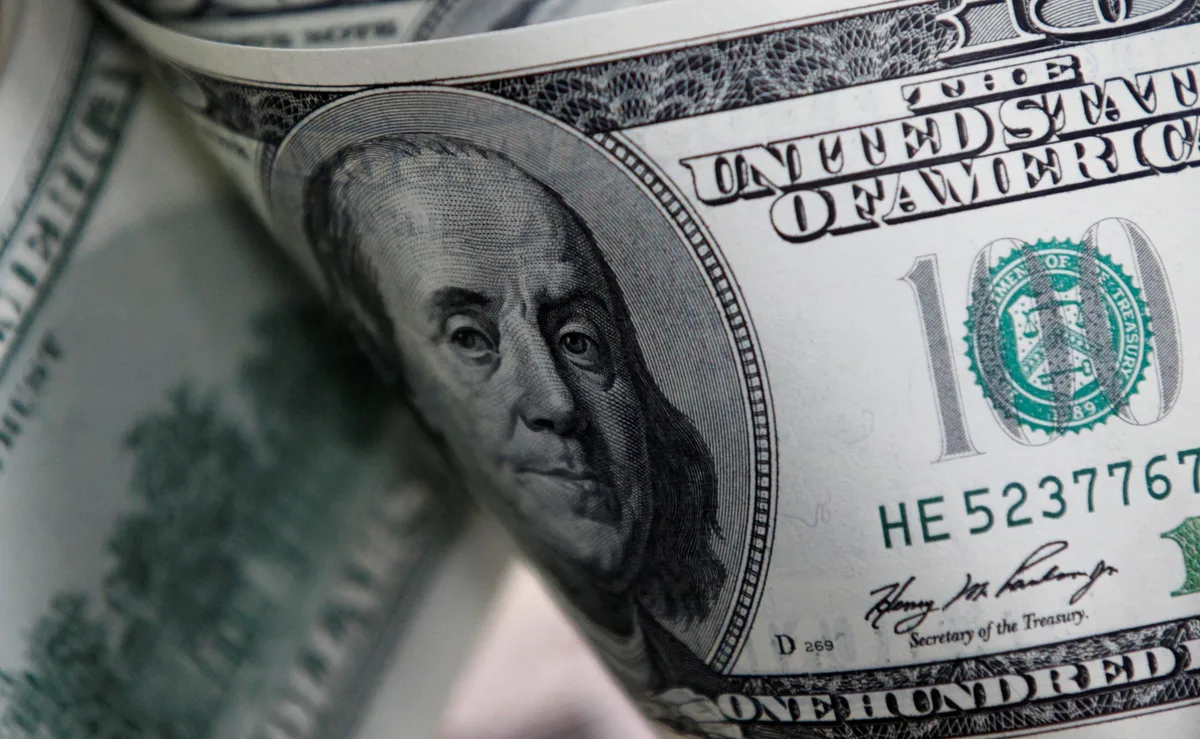 Dólar abre em queda, com inflação dos EUA e Oriente Médio no foco