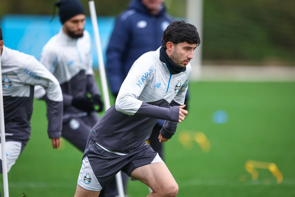 Escalação do Grêmio: Luís Castro tem retornos e fará mudanças contra o Bragantino