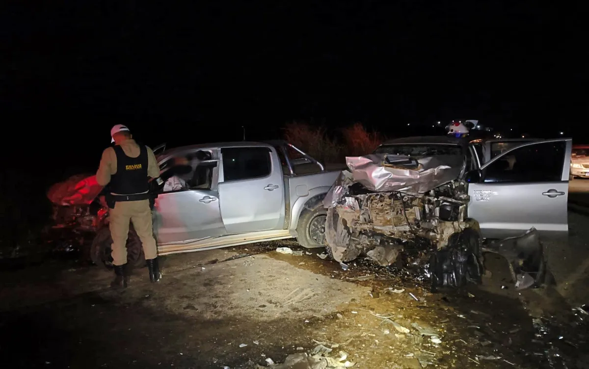 Batida frontal entre duas caminhonetes deixa cinco feridos na MGC-179