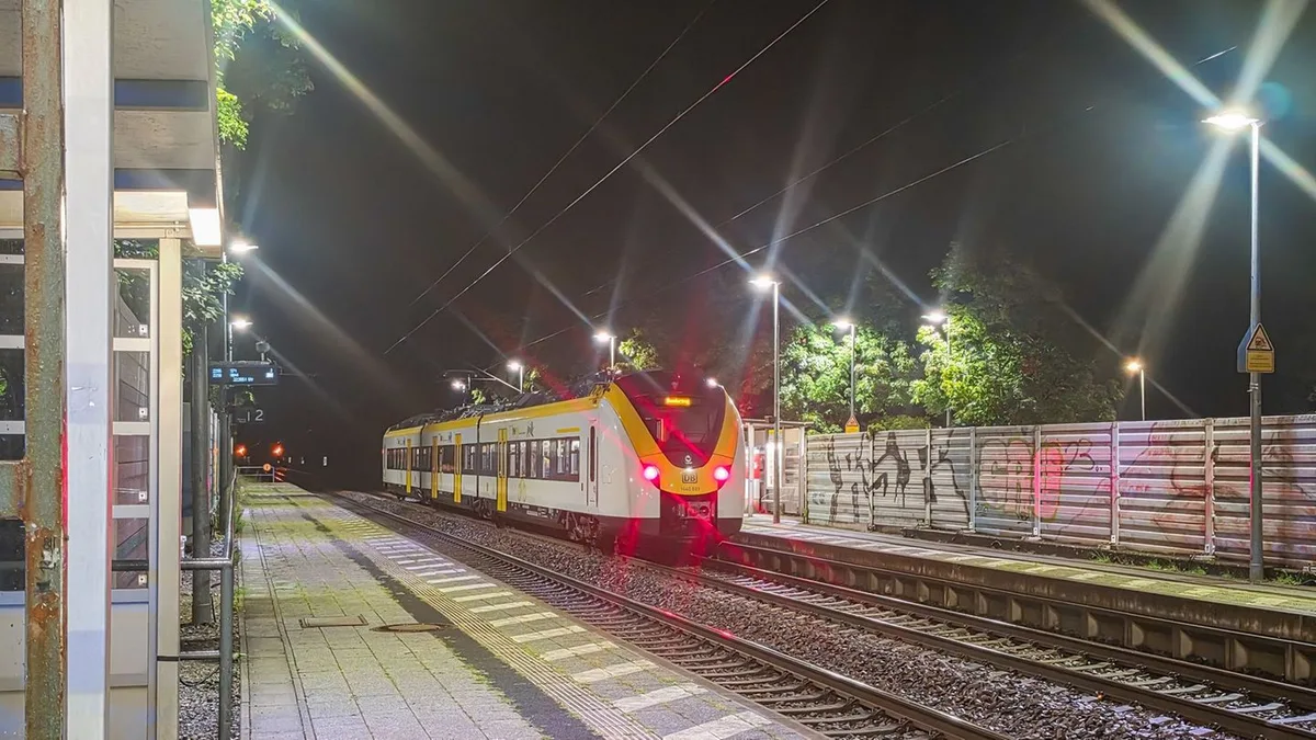 Vorfall in Regionalzug im Juli: Sturz aus Bahn: Auch Landgericht lehnt U-Haft ab