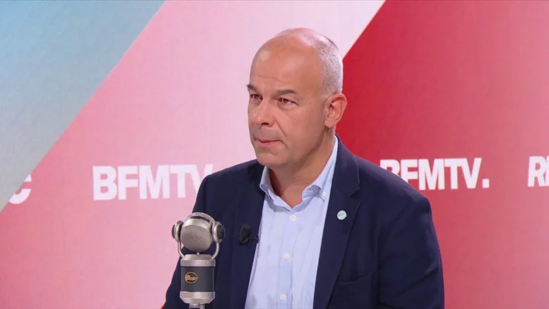 "Si votre brique de lait est à moins de 1 euro, c'est que vous détruisez la flière": face à "l’effondrement" de l’agriculture française, le patron de la FNSEA demande au consommateur d'accepter "un peu" d'inflation